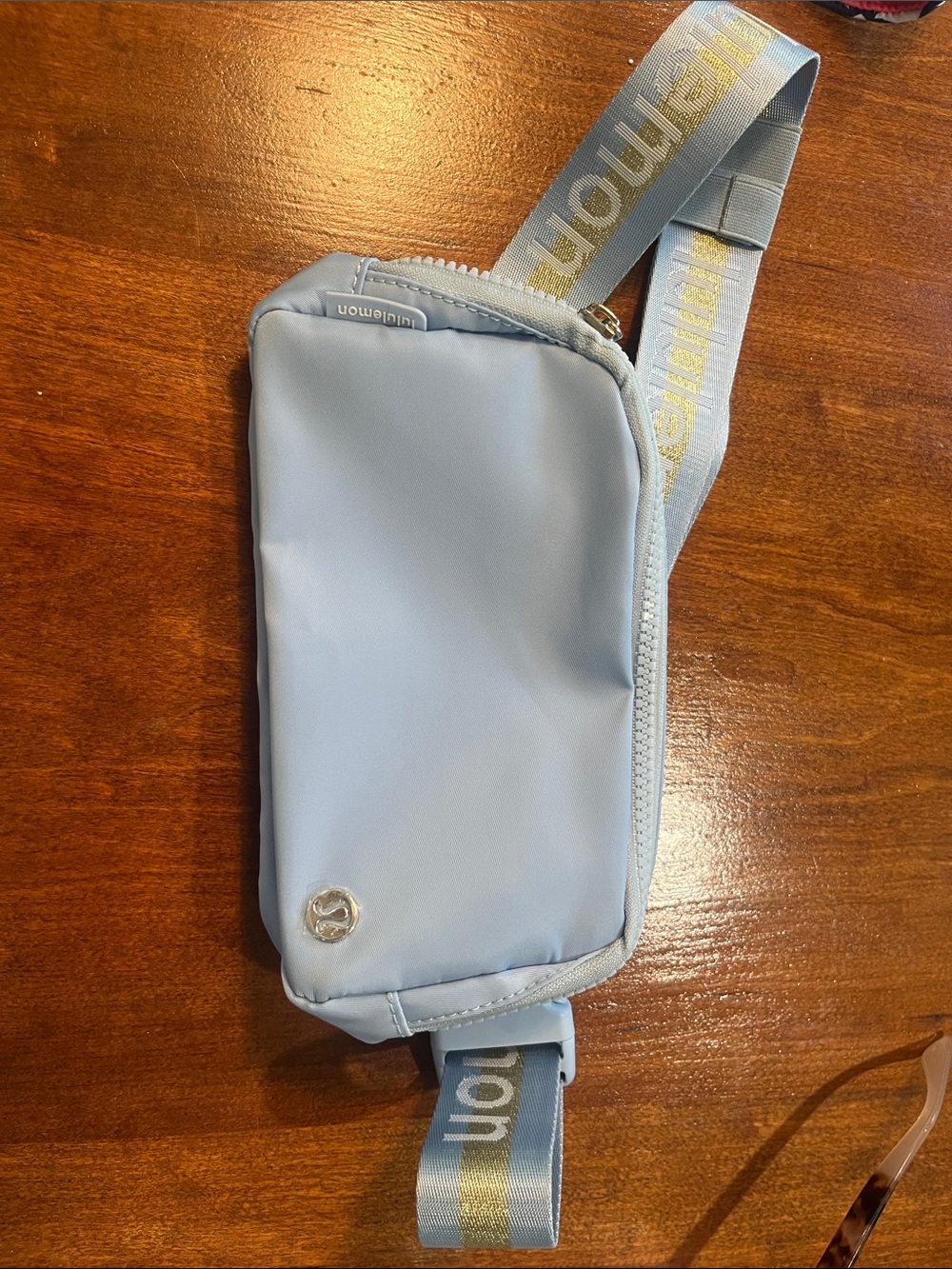 Lululemon athletica women’s  Light Blue Crossbody/Phone Pouch NEW without tags